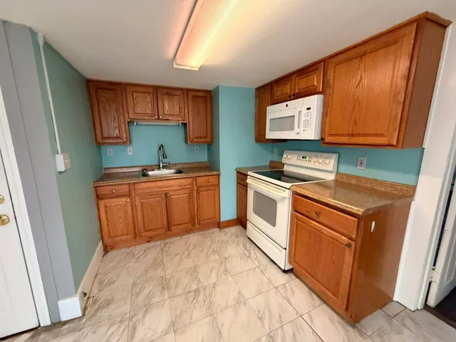 $1,500 | 411 4th Street, Unit 2B, Rollinsford, NH 03869