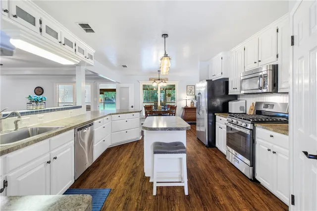 $379,000 | 125 Golfview Drive, Hilltop Lakes, TX 77871