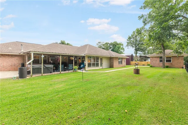 $379,000 | 125 Golfview Drive, Hilltop Lakes, TX 77871