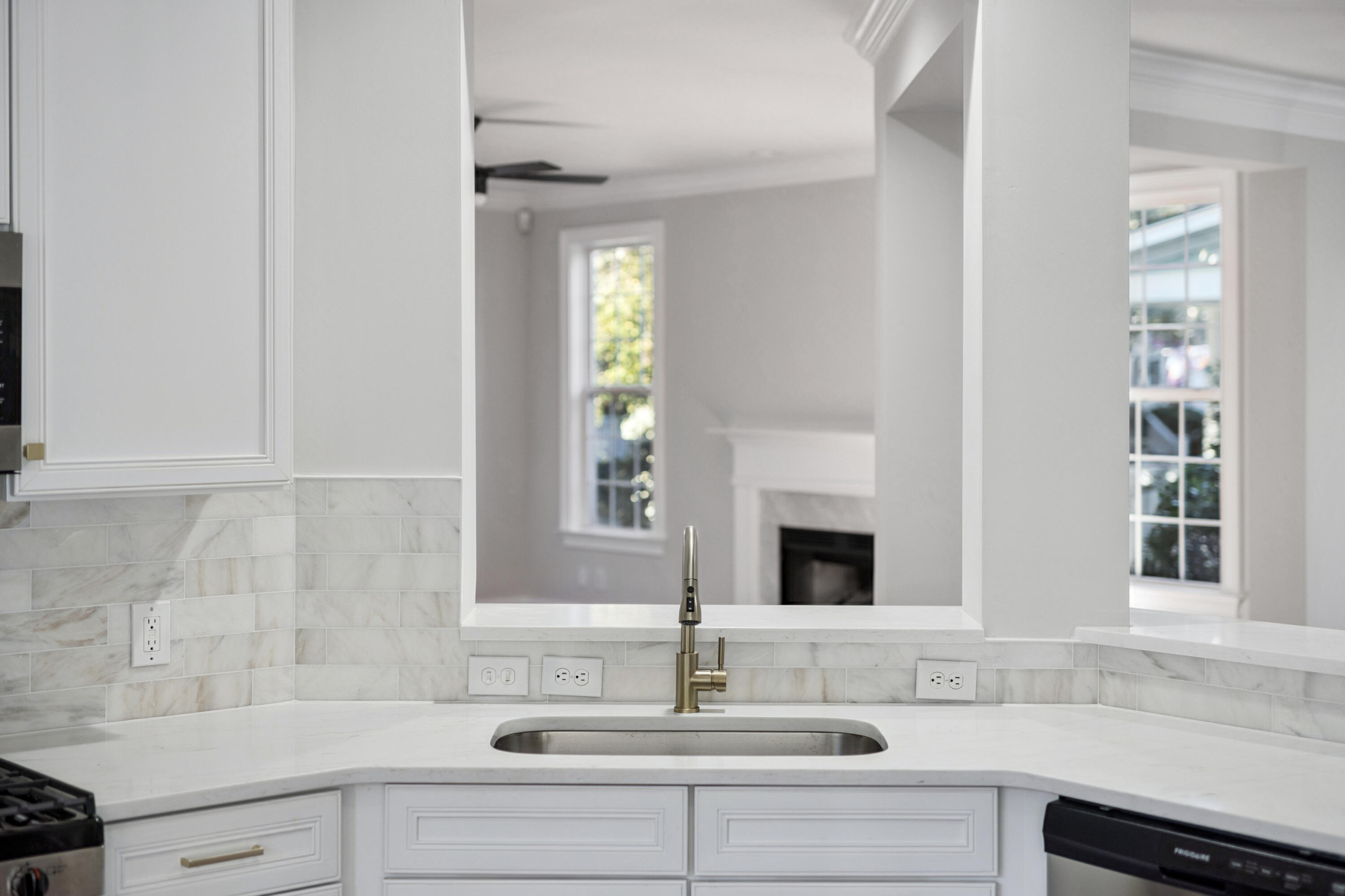 2315 High Tide Drive Charleston, SC 29414 - Photo 13 of 31 2315HighTideDr-KeenEyeMarketing-023