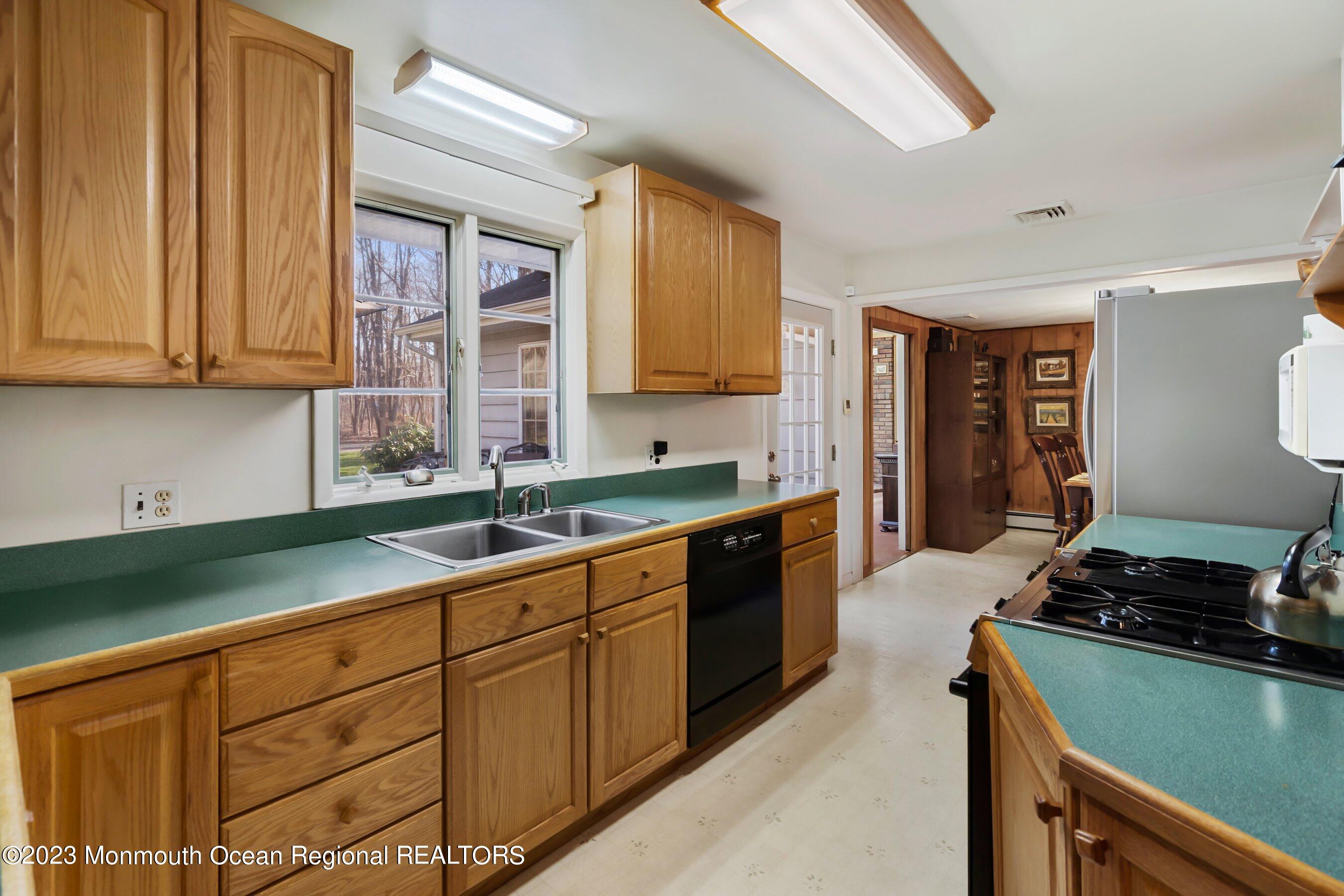 406 Millstone Road Clarksburg, NJ 08510 - Photo 12 of 31 19-Kitchen 1D