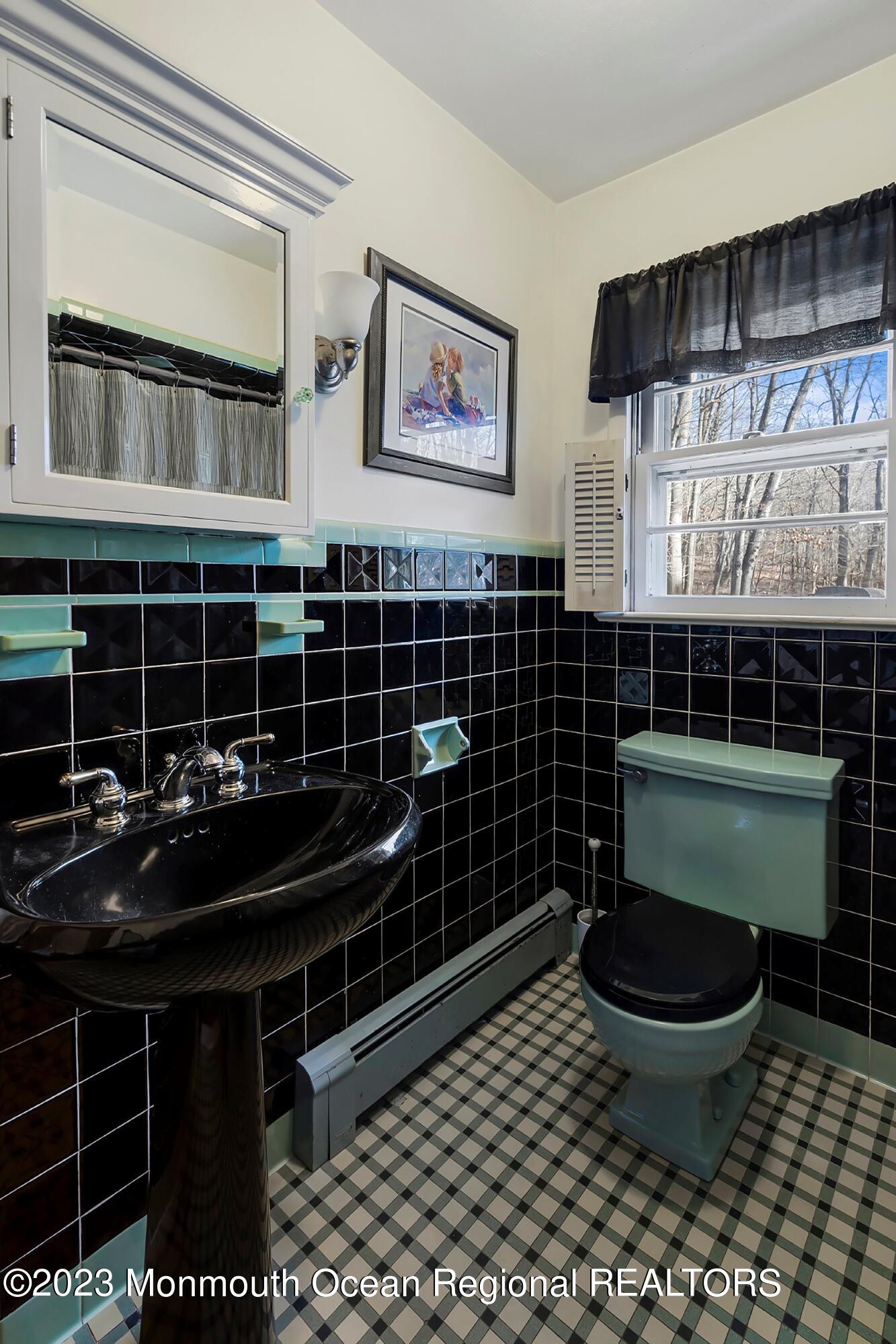 406 Millstone Road Clarksburg, NJ 08510 - Photo 16 of 31 23-Bath 1