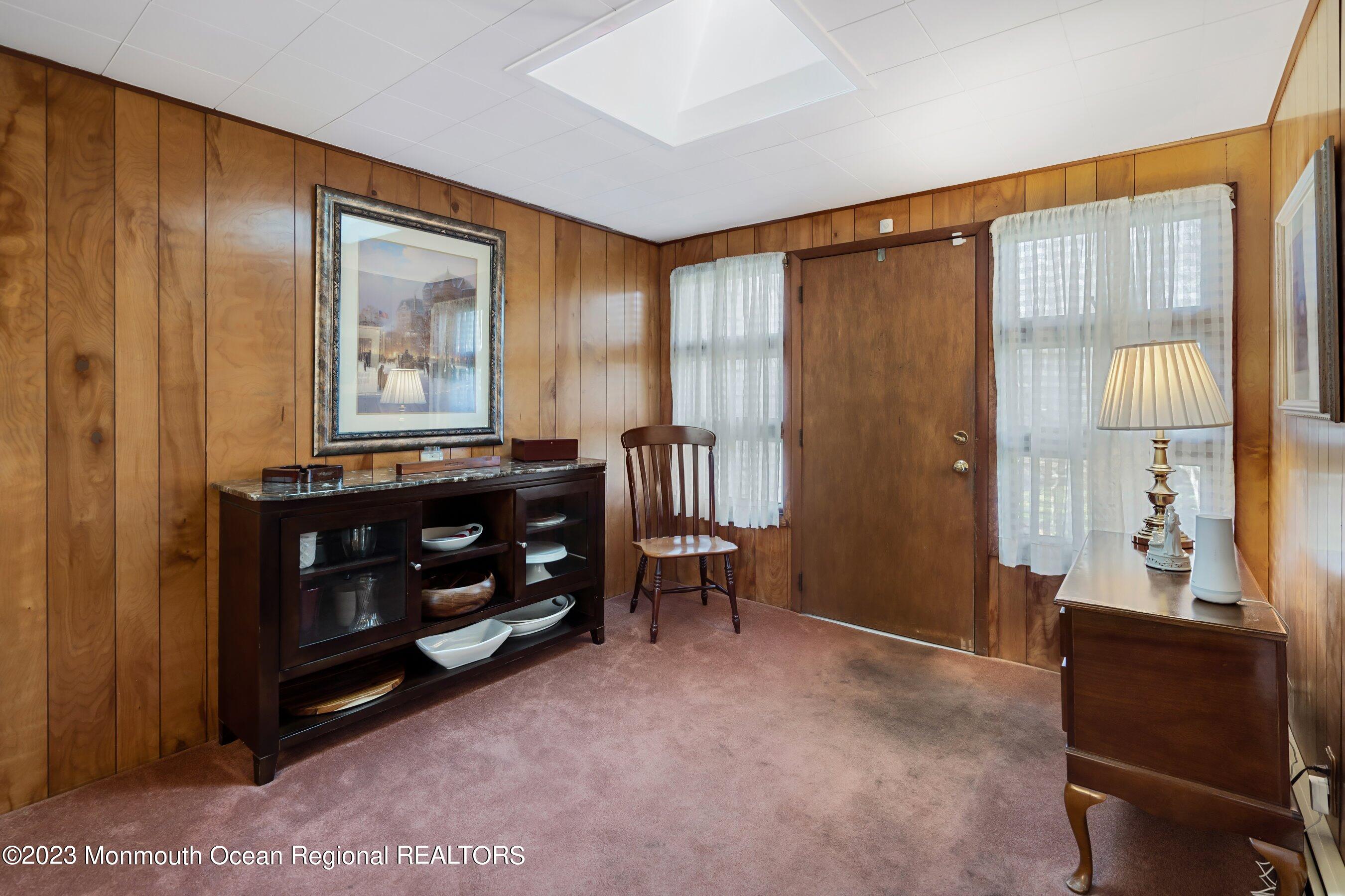 406 Millstone Road Clarksburg, NJ 08510 - Photo 3 of 31 08-Foyer