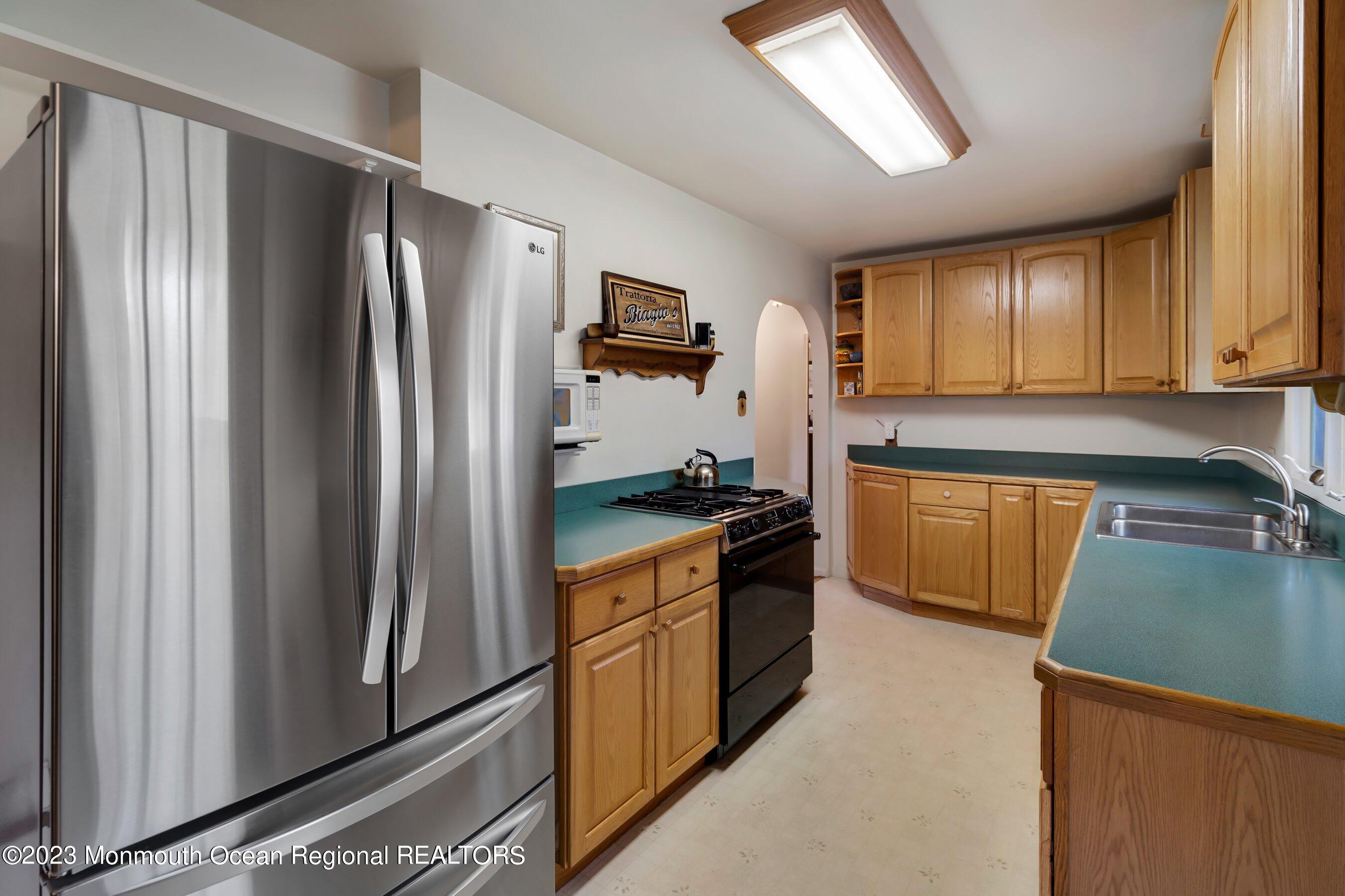 406 Millstone Road Clarksburg, NJ 08510 - Photo 10 of 31 17-Kitchen 1B