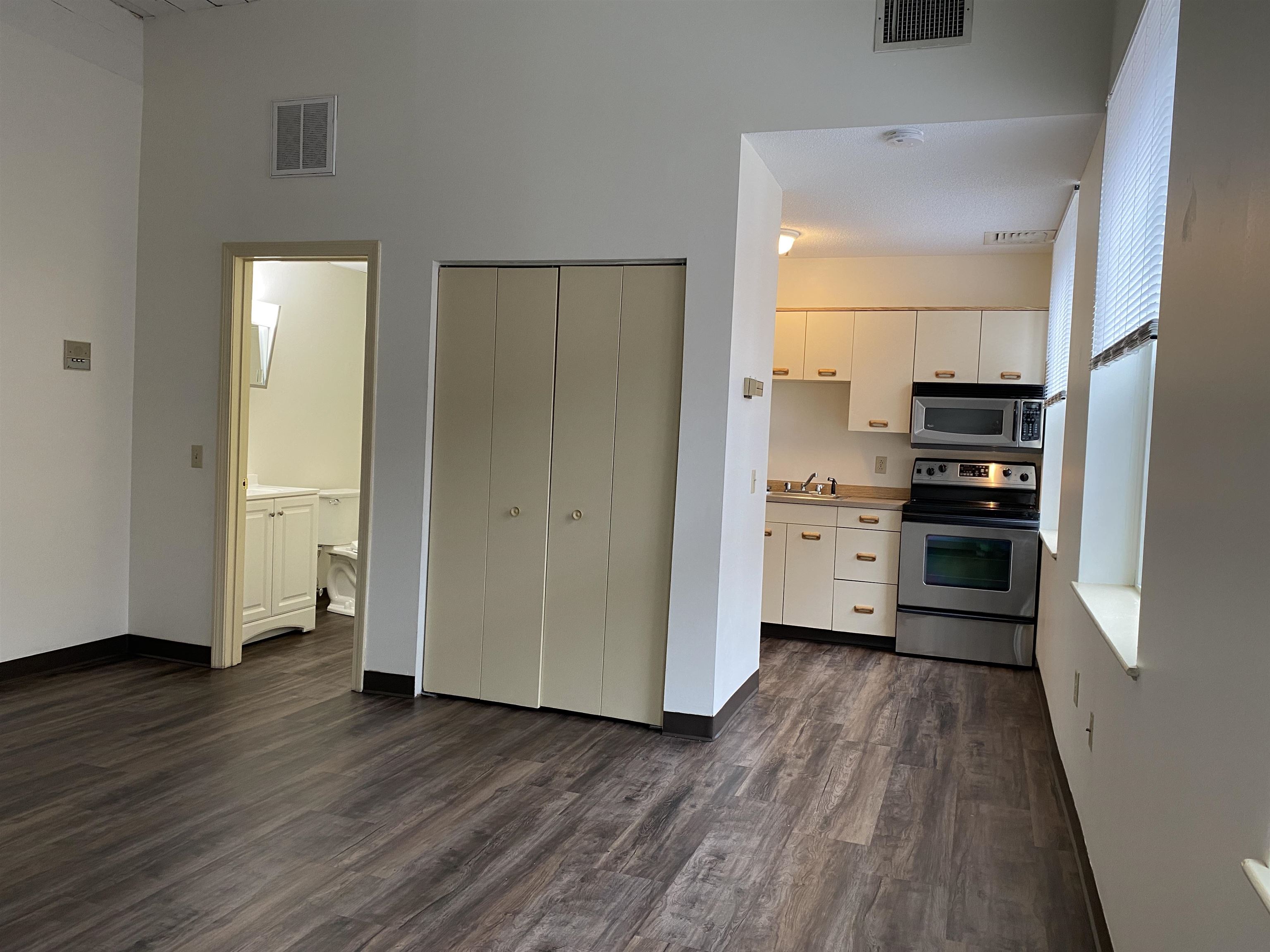 30 Hanover Street, Unit 305 Manchester, NH 03101 - Photo 12 of 40