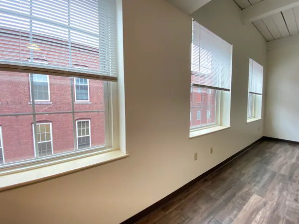 $1,602 | 30 Hanover Street, Unit 305, Manchester, NH 03101