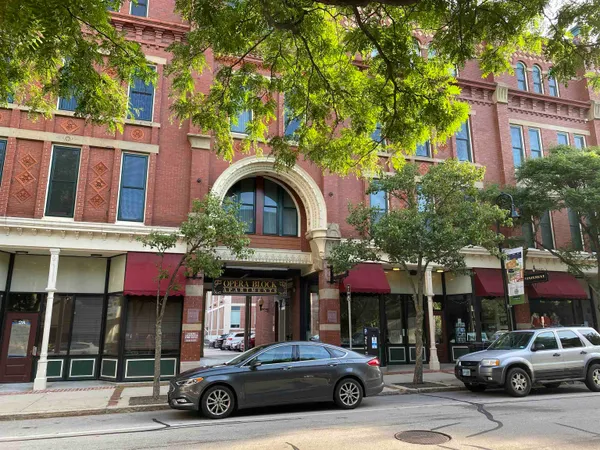 $1,602 | 30 Hanover Street, Unit 305, Manchester, NH 03101