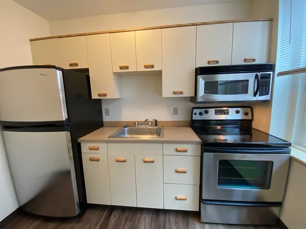 $1,602 | 30 Hanover Street, Unit 305, Manchester, NH 03101