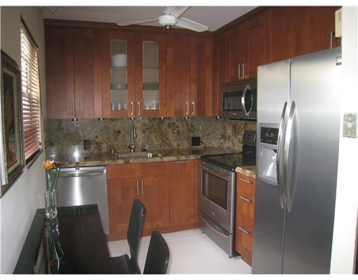 47 Brighton East, Unit B Boca Raton, FL 33434 - Photo 1 of 12 Primary Photo
