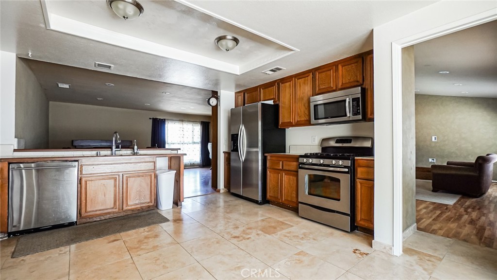 18570 Halter Lane Riverside, CA 92504 - Photo 14 of 63 Gourmet Kitchen