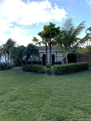 $3,300 | 590 Northeast Lima Vias, Jensen Beach, FL 34957