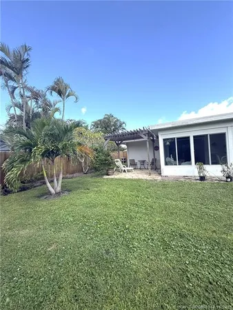 $3,300 | 590 Northeast Lima Vias, Jensen Beach, FL 34957