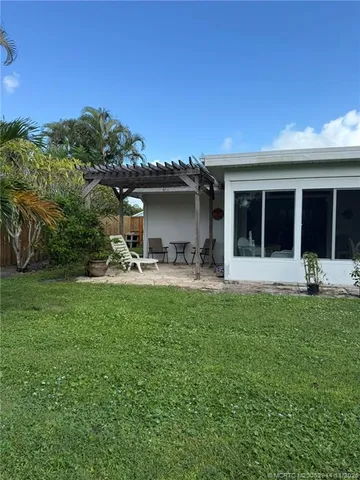 $3,300 | 590 Northeast Lima Vias, Jensen Beach, FL 34957