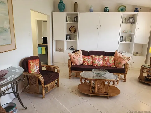 $3,300 | 590 Northeast Lima Vias, Jensen Beach, FL 34957