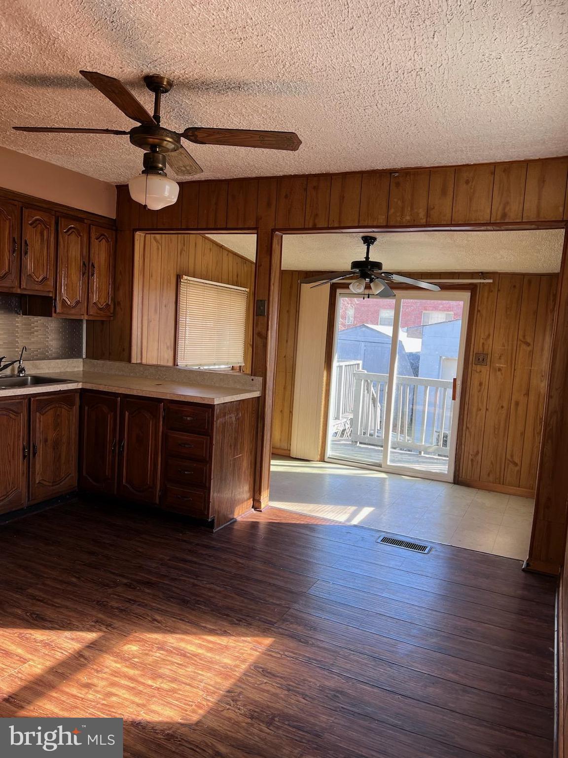 5617 Jamestown Road Hyattsville, MD 20782 - Photo 3 of 25