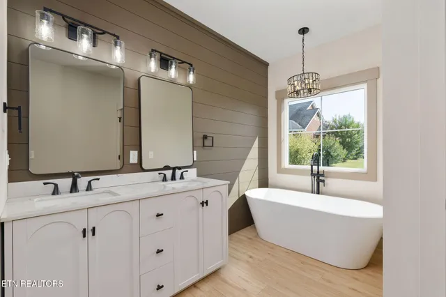 $649,900 | 12123 Harvard Lane, Glade Spring, VA 24340