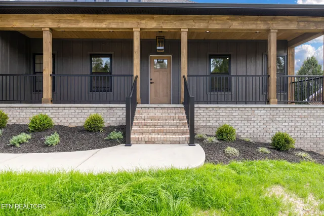 $649,900 | 12123 Harvard Lane, Glade Spring, VA 24340