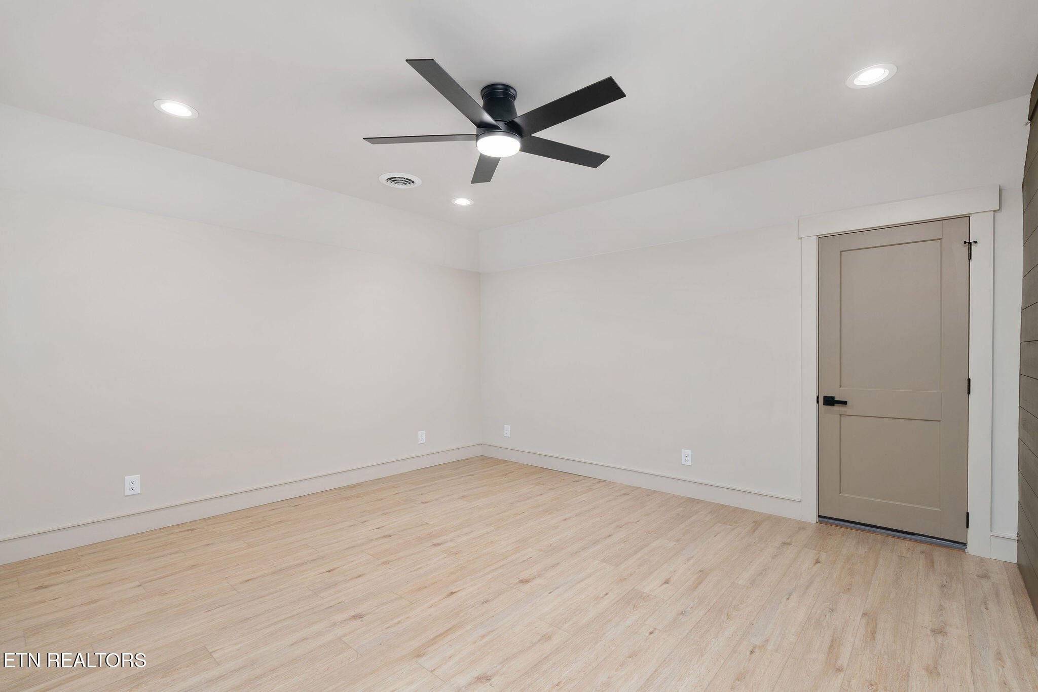 12123 Harvard Lane Glade Spring, VA 24340 - Photo 29 of 36 29) 63420-68d6d98d612bd