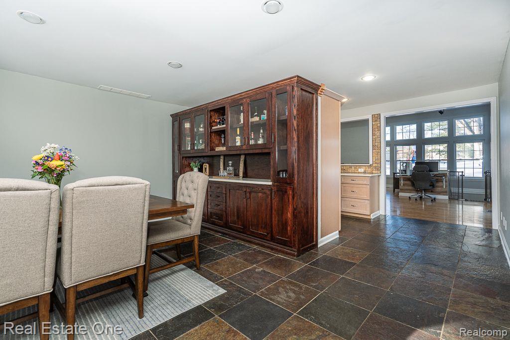 410 Maplehill Road Rochester Hills, MI 48306 - Photo 10 of 56