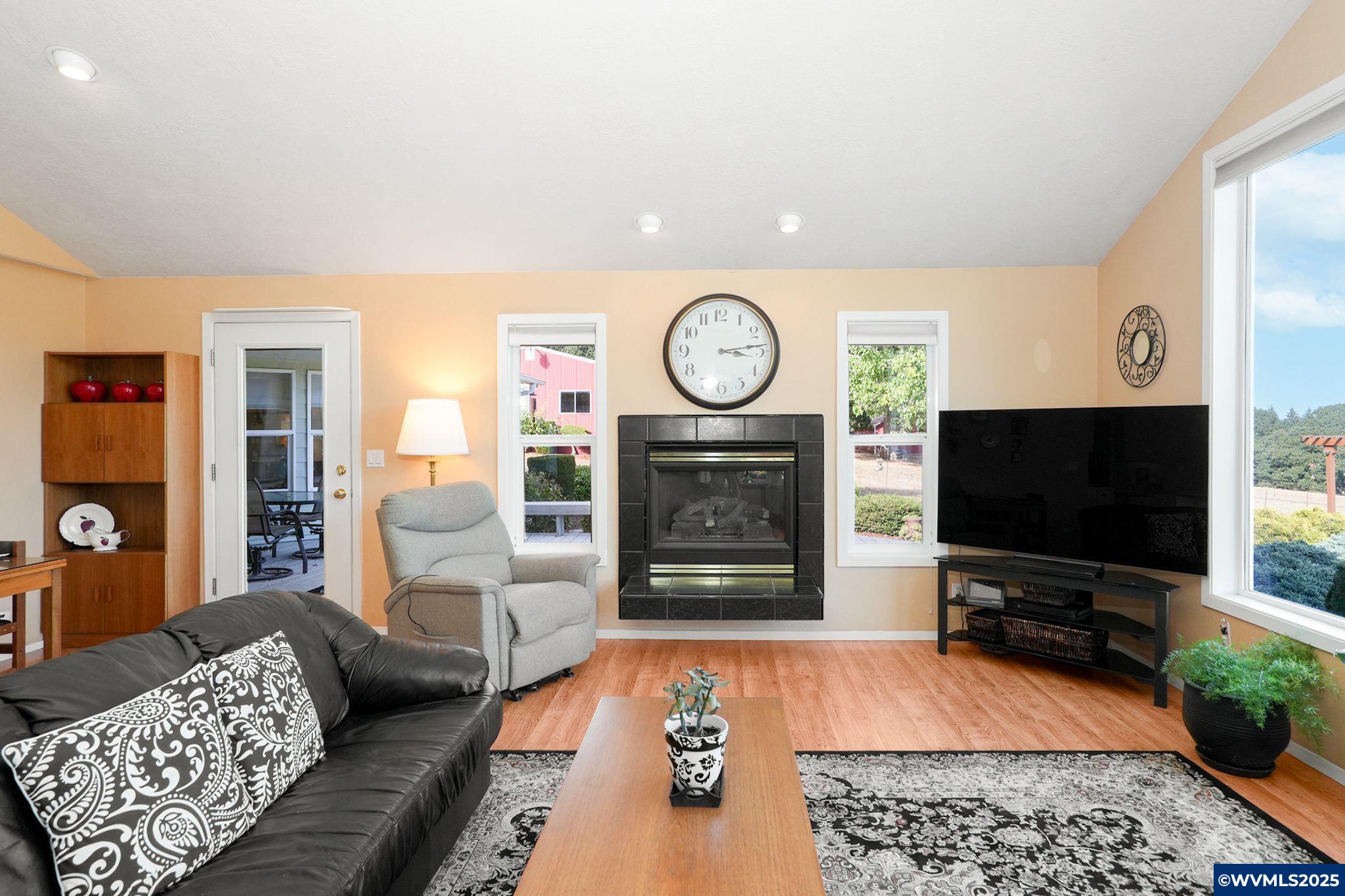 16305 Oakdale Road Dallas, OR 97338 - Photo 22 of 50 Gallery Image 22