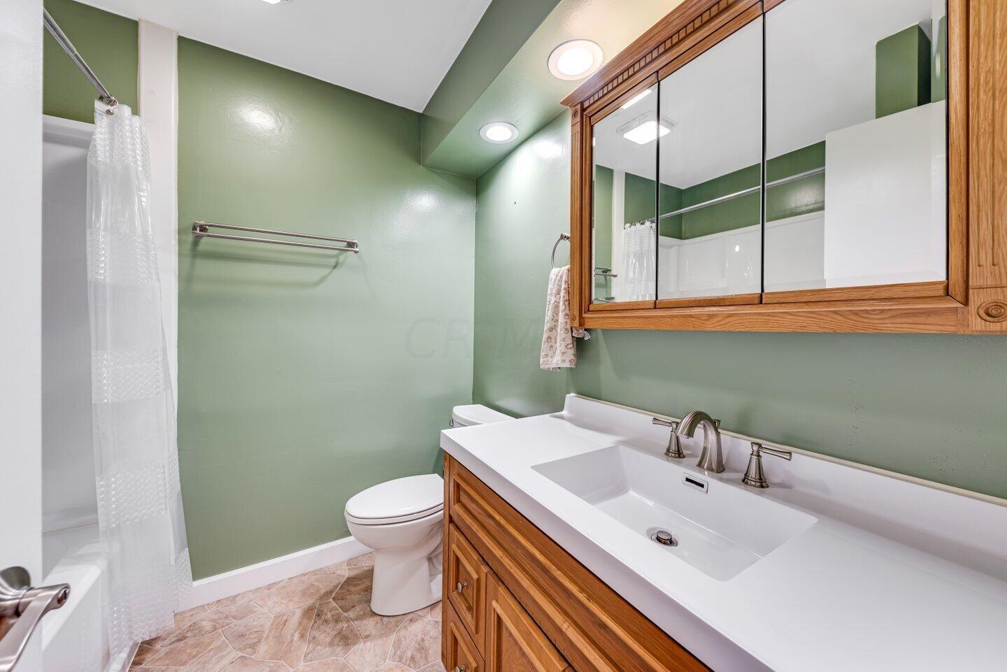 1085 Wiltshire Road Columbus, OH 43204 - Photo 16 of 34 018-1085WiltshireRoad-Columbus-OH-43204-