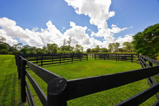 a view of a tennis court