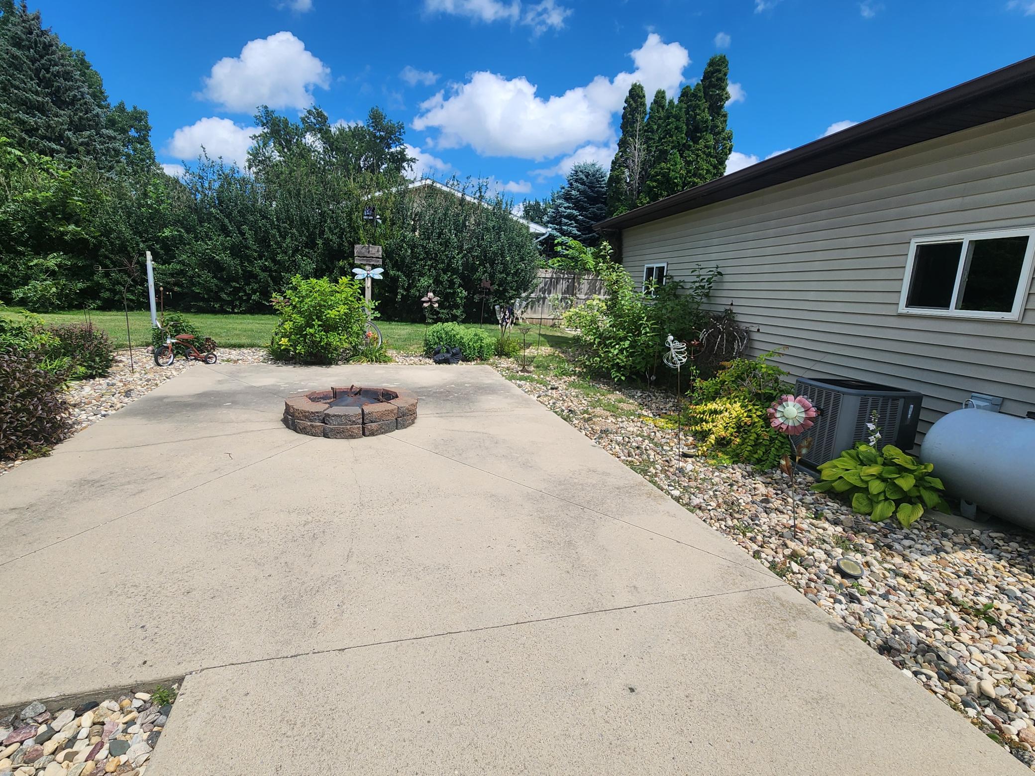 819 2nd Street Southwest Pipestone, MN 56164 - Photo 9 of 28