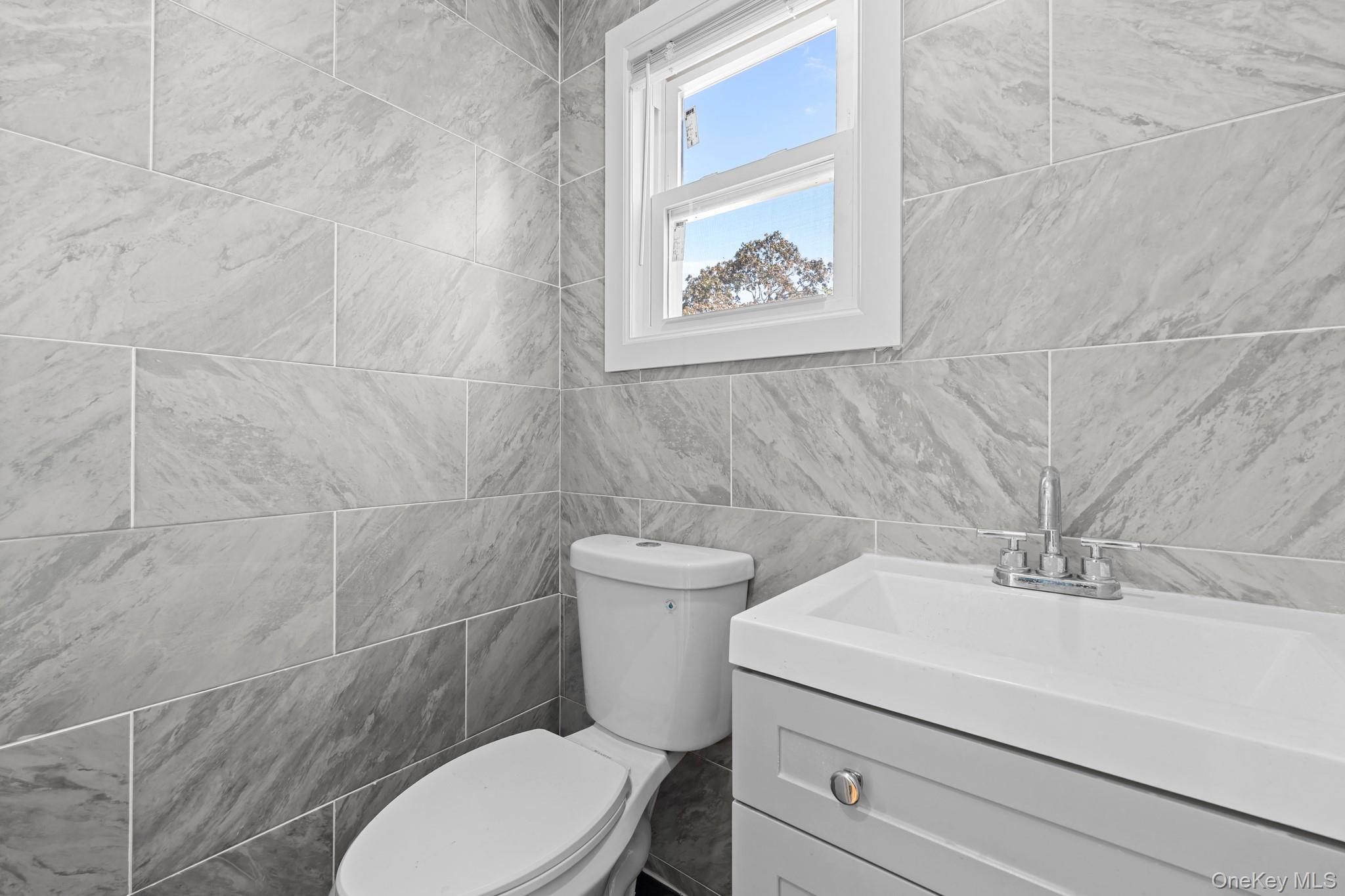 220-18 91st Road Queens, NY 11428 - Photo 4 of 13 Gallery Image 4
