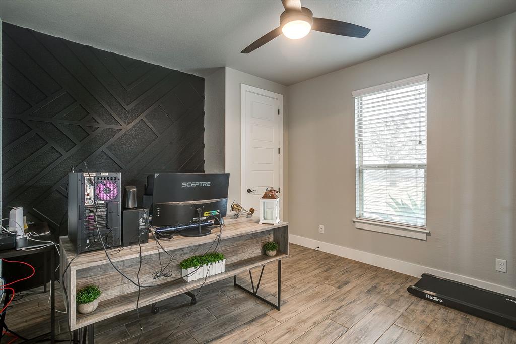 8895 Hutcheson Hill Road Springtown, TX 76082 - Photo 20 of 40 4th Bedroom or could be used as an office or play room