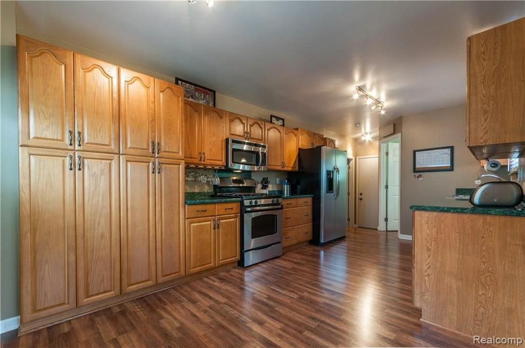 231 Arlington Drive Rochester Hills, MI 48307 - Photo 5 of 29