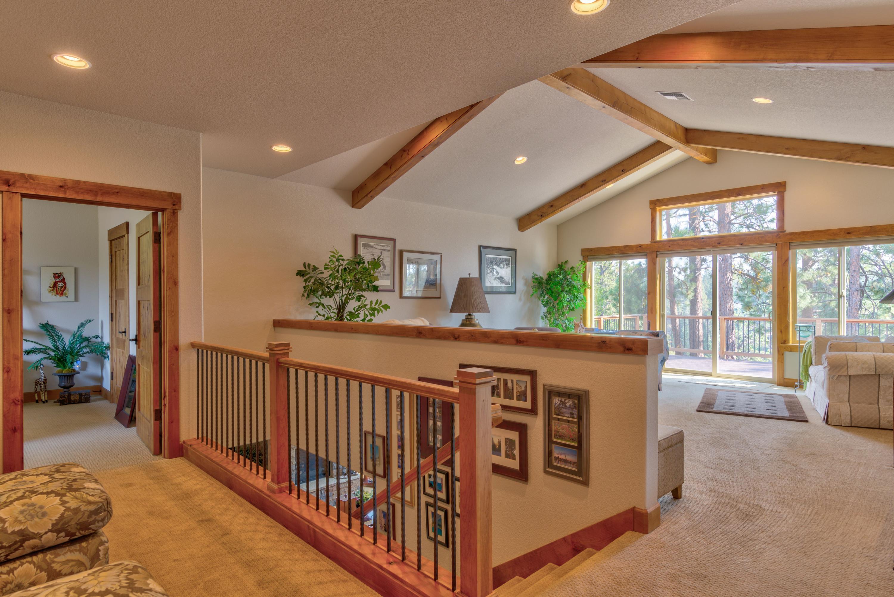 60444 Snap Shot Loop Bend, OR 97702 - Photo 15 of 38 Family/Bonus room