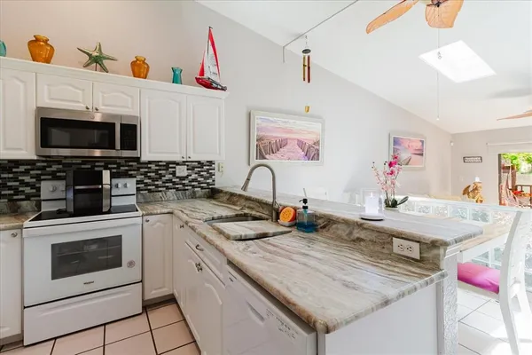 $225,000 | 6420 92nd Place North, Unit 1202, Pinellas Park, FL 33782