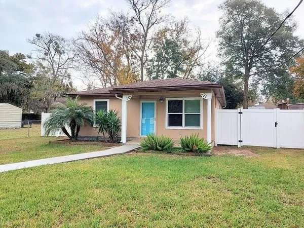 a view of a house with a yard and plants