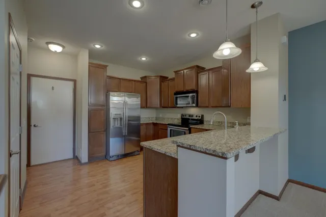 $300,000 | 3352 Hazel Trail, Unit E, Woodbury, MN 55129