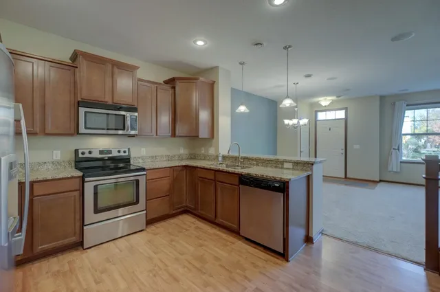 $300,000 | 3352 Hazel Trail, Unit E, Woodbury, MN 55129