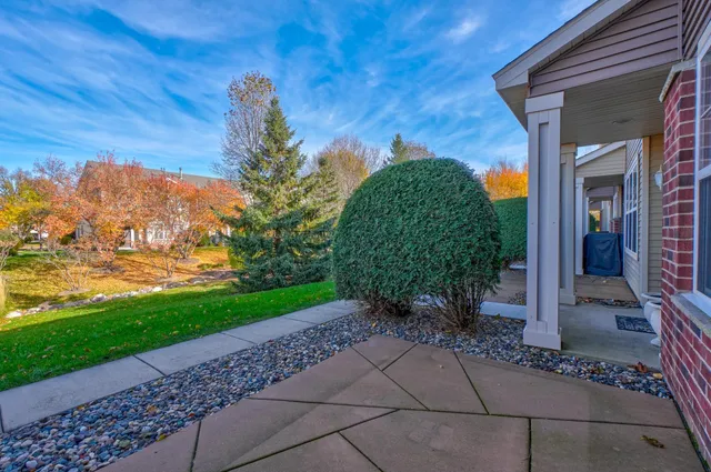 $300,000 | 3352 Hazel Trail, Unit E, Woodbury, MN 55129