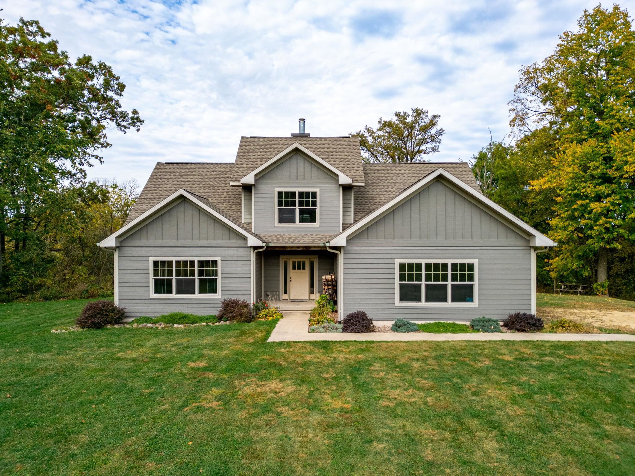 166 South Rocky Hill Road Galena, IL 61036 - Photo 2 of 57 a front view of house with a garden