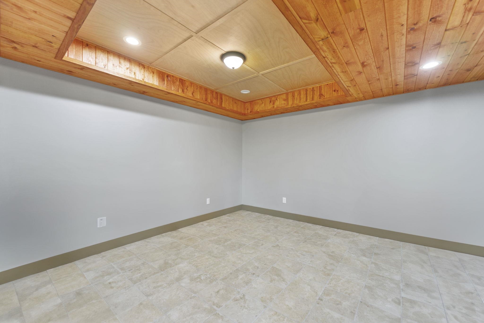 166 South Rocky Hill Road Galena, IL 61036 - Photo 32 of 57 a room with a white wall and a roof