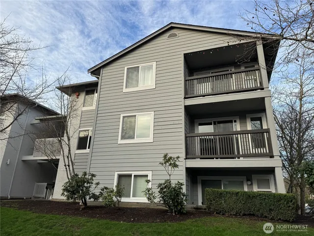 $1,900 | 6700 Northeast 182nd Street, Unit A208, Kenmore, WA 98028