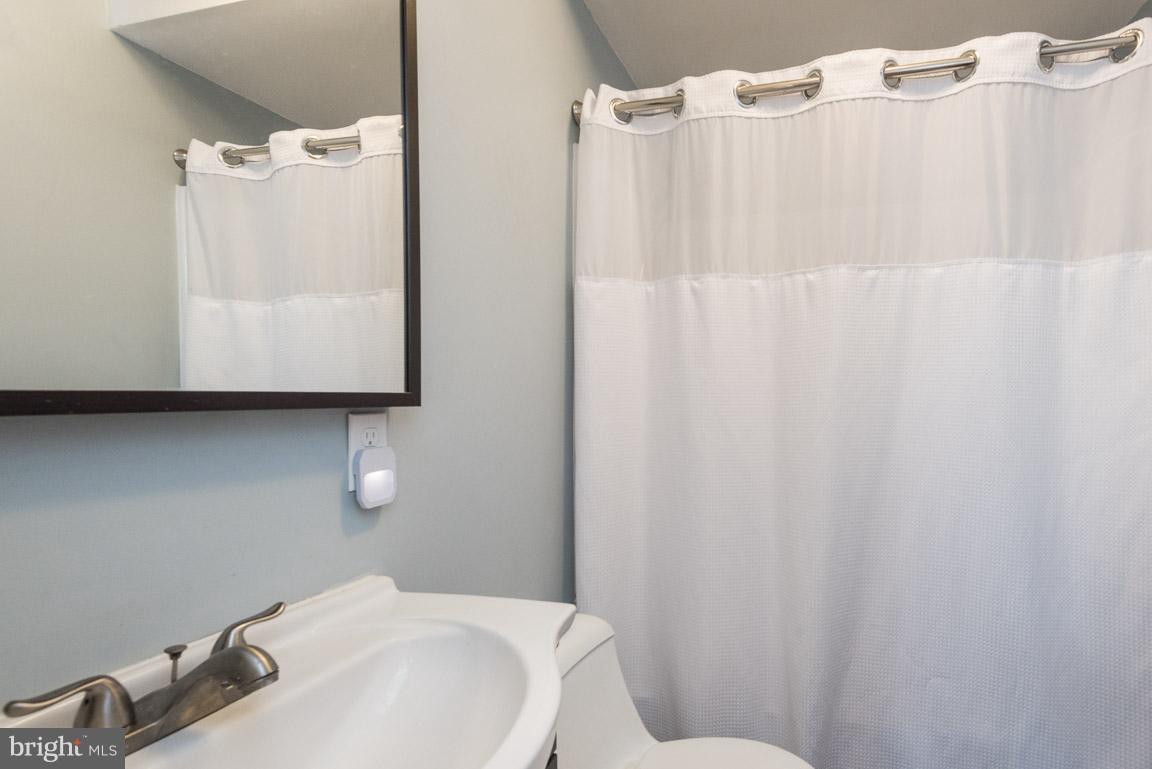 331 Salisbury Road Edgewater, MD 21037 - Photo 15 of 30 Full Bath