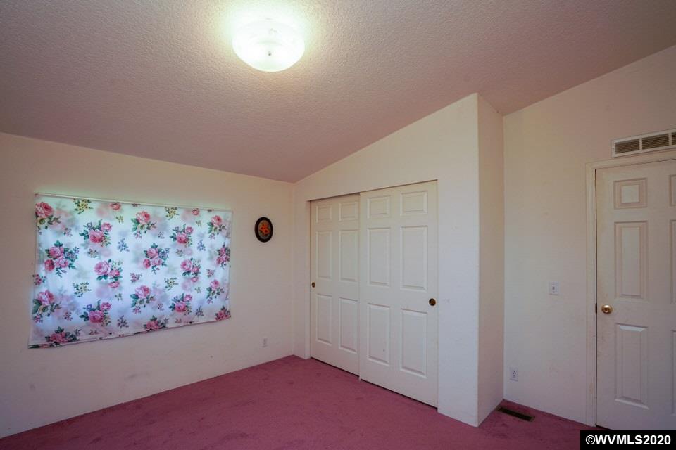 17265 Butler Hill Road Dallas, OR 97338 - Photo 34 of 38 a view of a hallway with closet