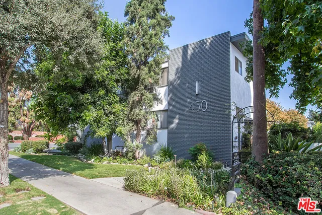 $3,195 | 450 South Los Robles Avenue, Unit 8, Pasadena, CA 91101