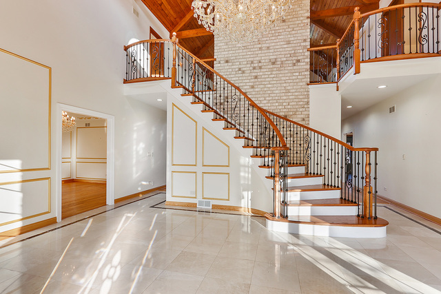 126 Tomlin Circle Burr Ridge, IL 60527 - Photo 2 of 32 Gallery Image 2