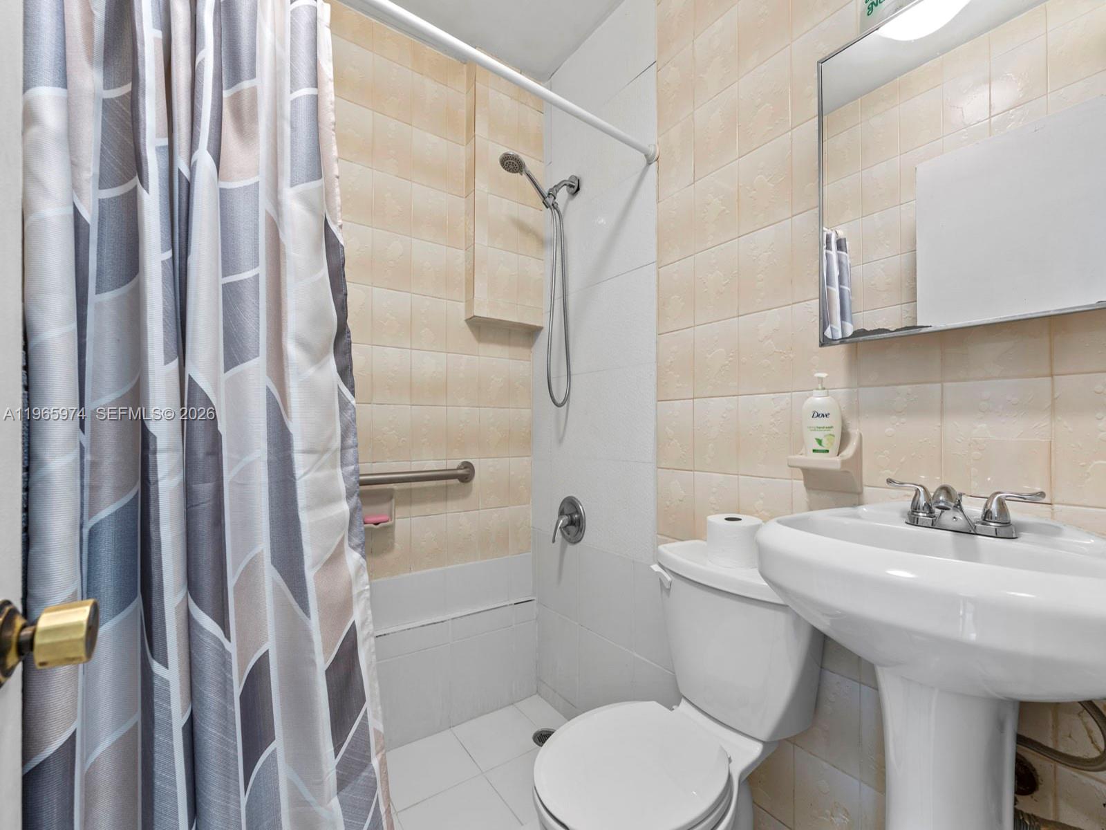 655 West 70 Place Hialeah, FL 33014 - Photo 29 of 40