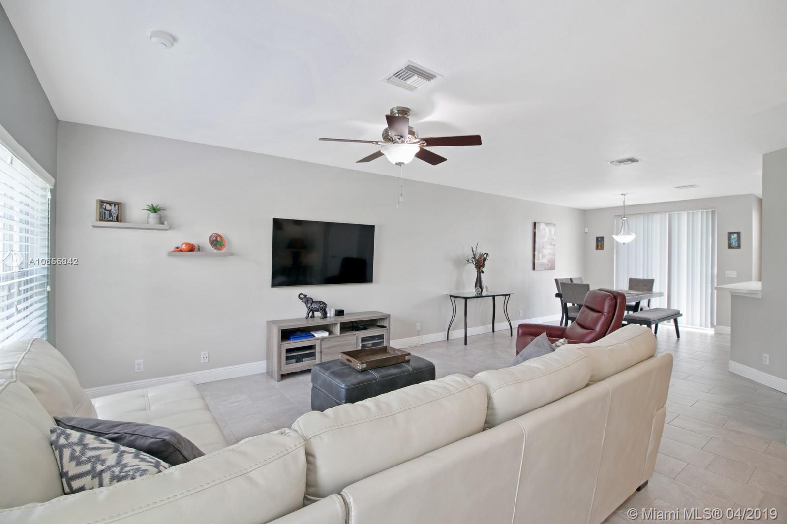 10871 Palm Ridge Lane Tamarac, FL 33321 - Photo 9 of 39 Gallery Image 9