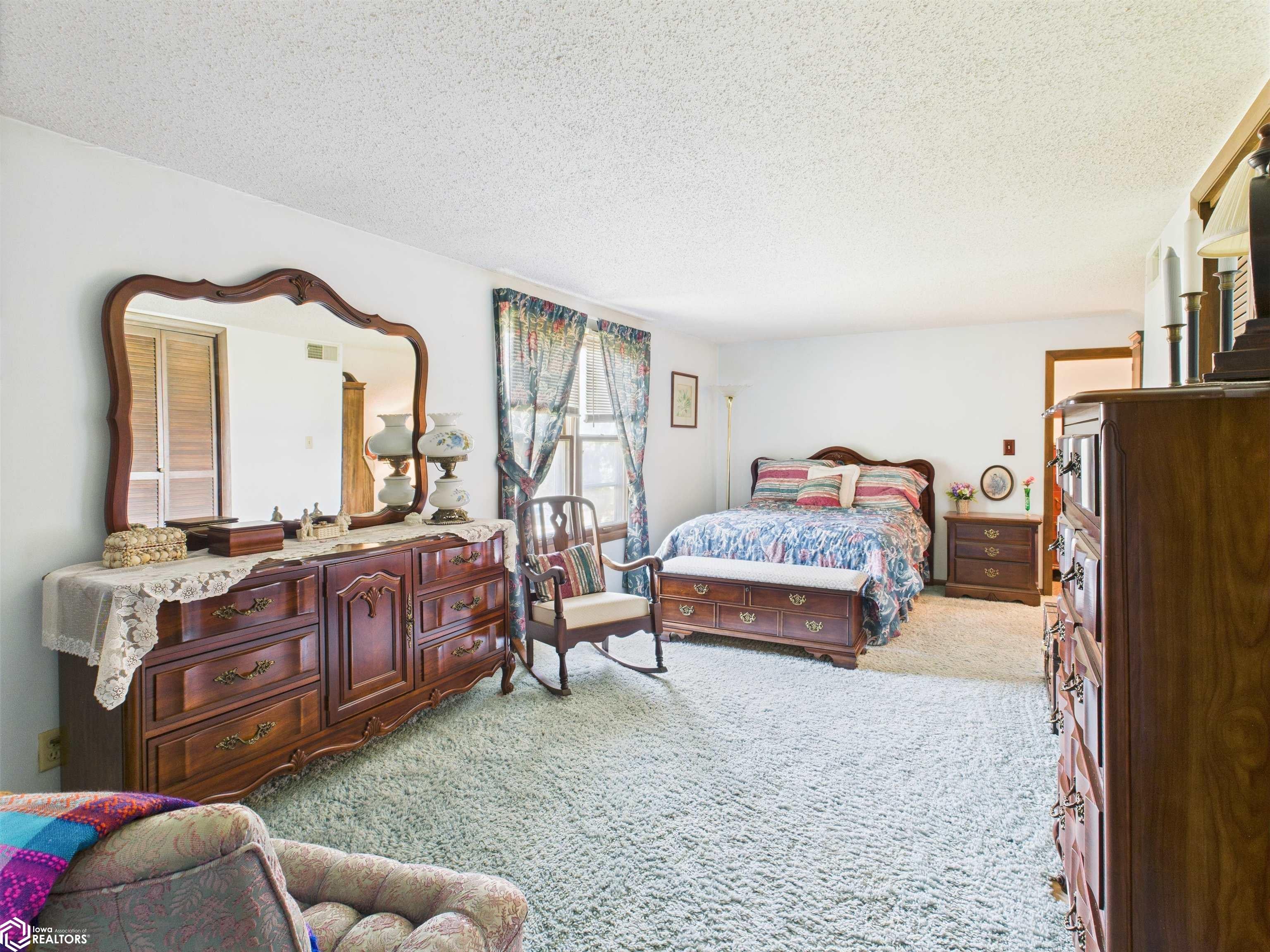 3370 Mississippi River Road Keokuk, IA 52632 - Photo 24 of 70 Upper level