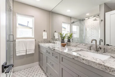 $925,000 | 9618 North 35th Place, Phoenix, AZ 85028