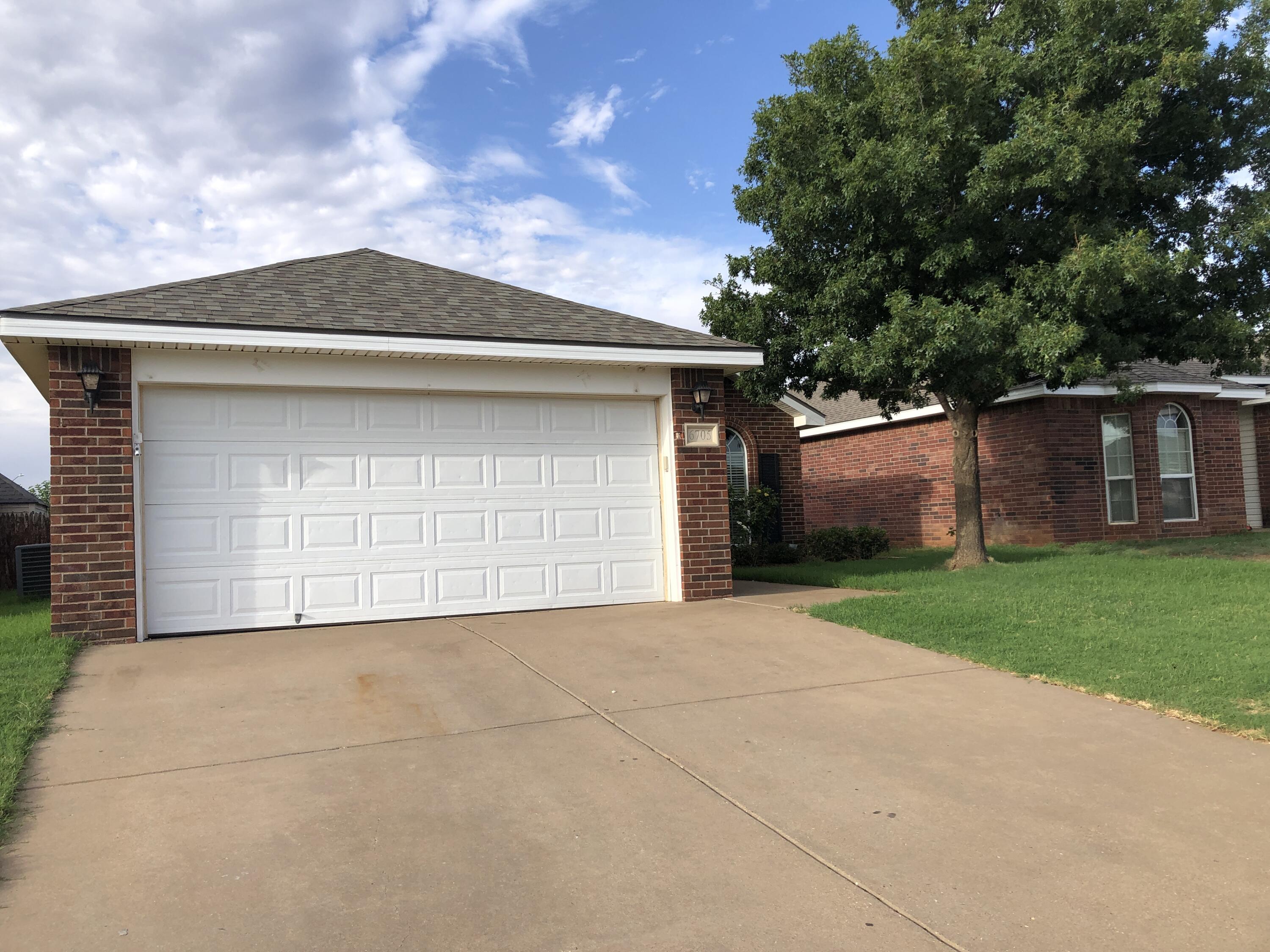 6705 84th Street Lubbock, TX 79424 - Photo 5 of 26 IMG_0429