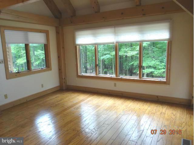 5538 Etzler Road Frederick, MD 21702 - Photo 11 of 30 Living Room