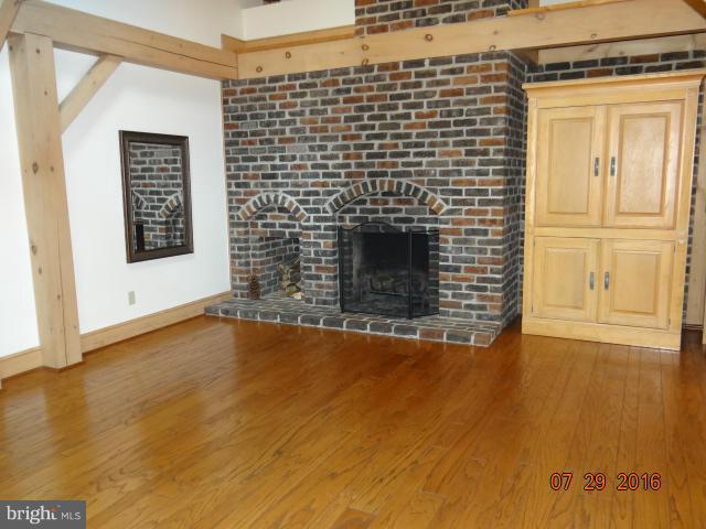 5538 Etzler Road Frederick, MD 21702 - Photo 12 of 30 Living Room